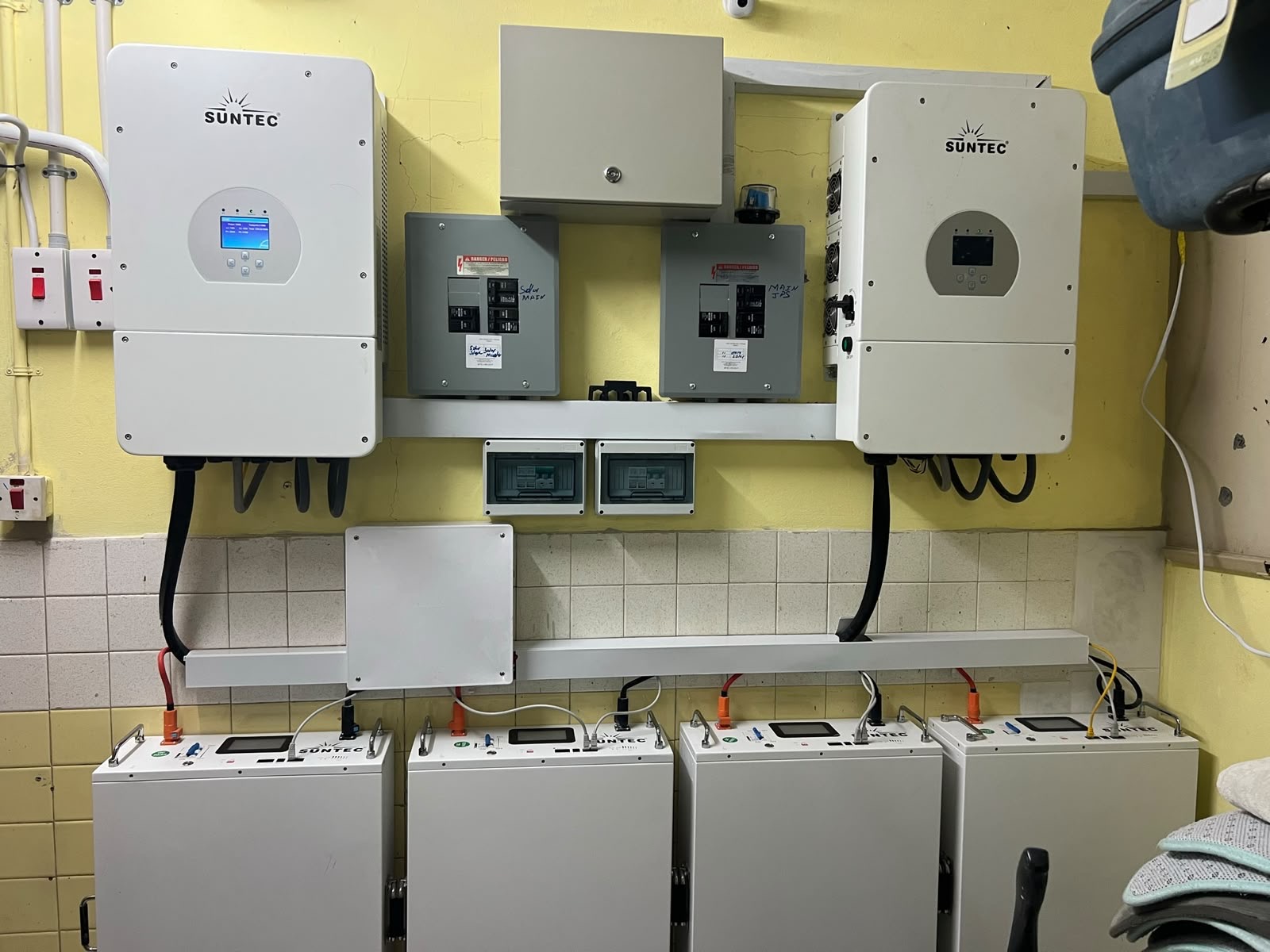 Dual-inverter battery room